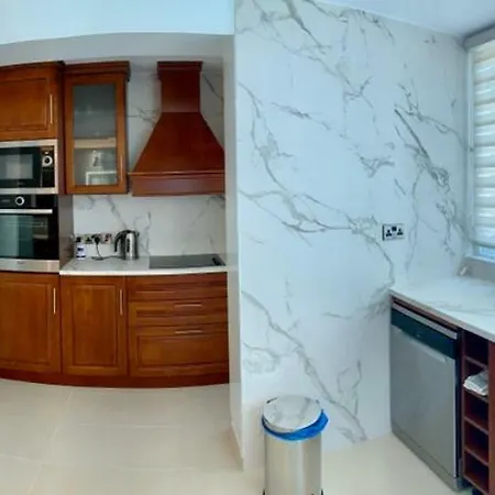 شقة Modern 2 Bed Large Close To Of Cyprus And Hospital نيقوسيا
