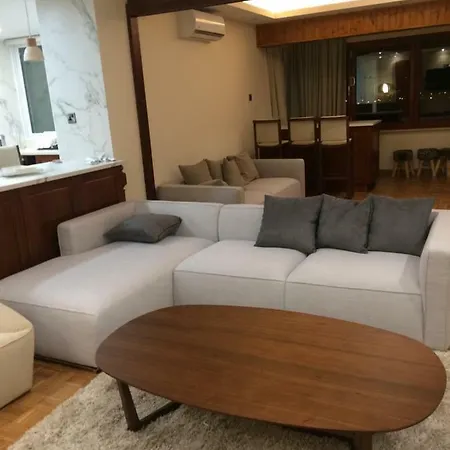 Modern 2 Bed Large