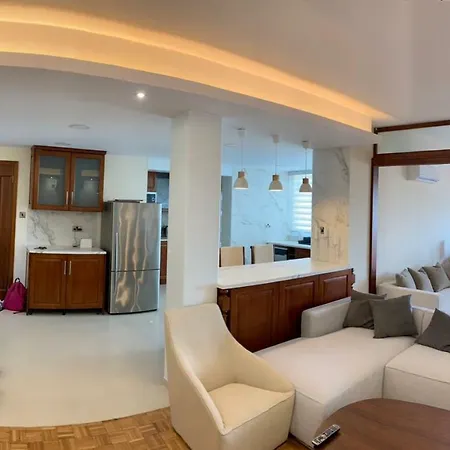 Modern 2 Bed Large