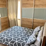 Modern 2 Bed Large