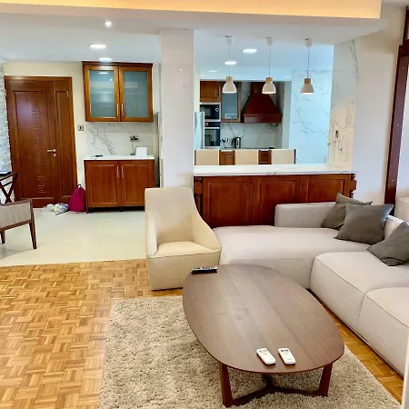 Διαμέρισμα Modern 2 Bed Large
