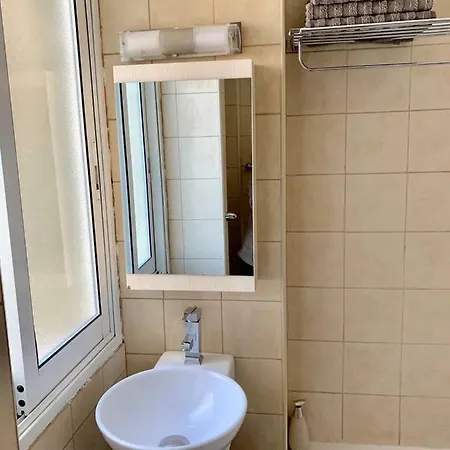 Modern 2 Bed Large