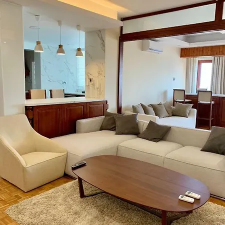 Modern 2 Bed Large