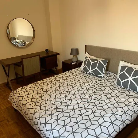 Modern 2 Bed Large דירה *
